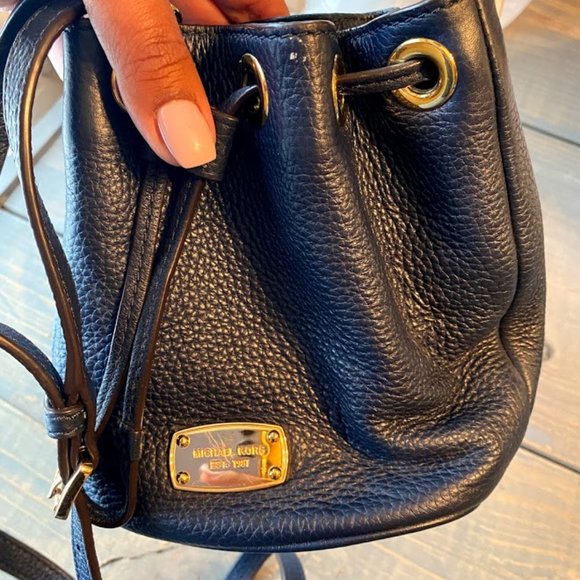 Michael Kors- small bucket bag - Picture 9 of 13